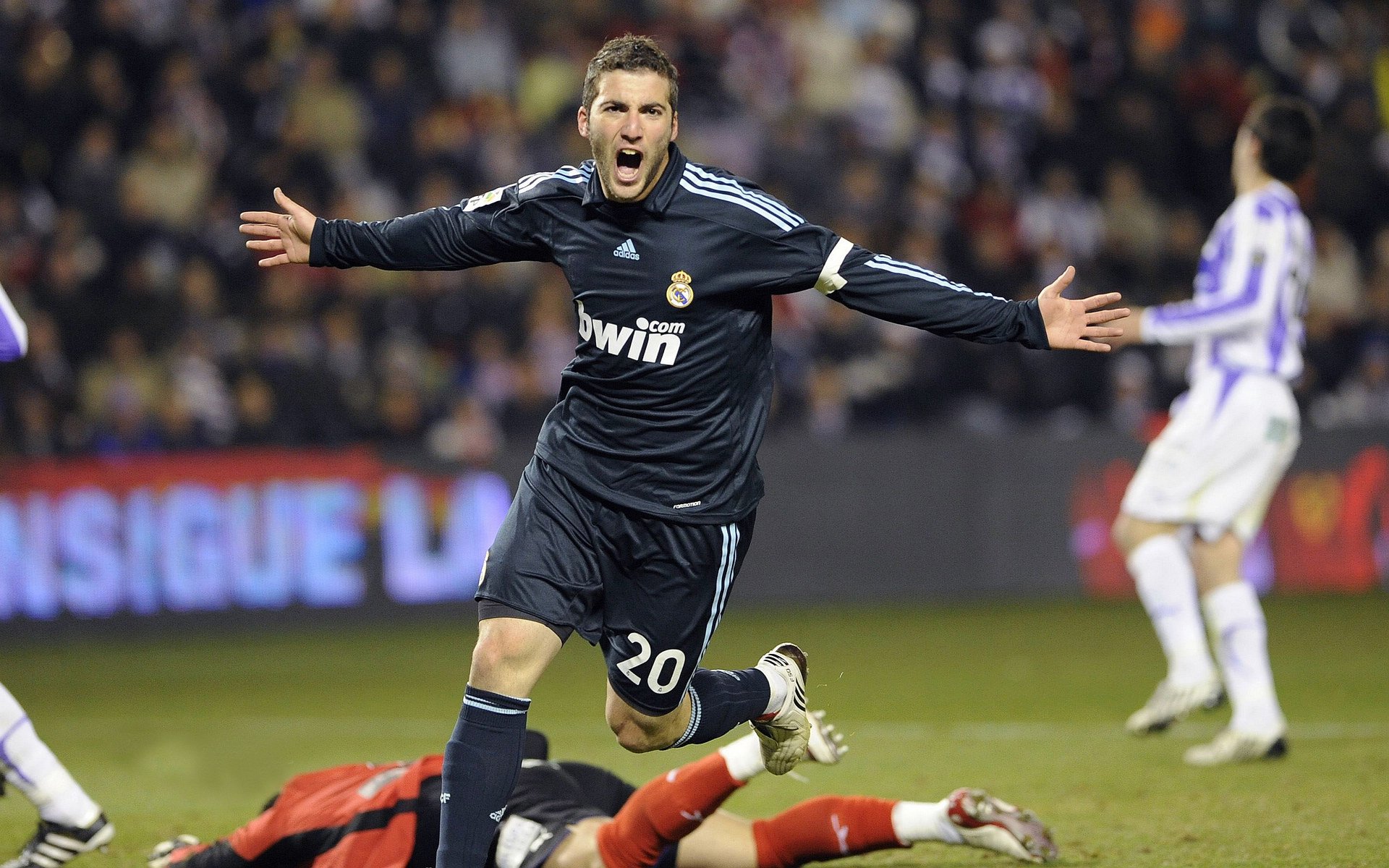 JiuyouAPP下载-光明记忆未来之星线上赛,雄鹰展翅迎战强敌,光明记忆海报